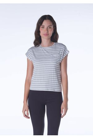 Camiseta con bolsillos a rayas