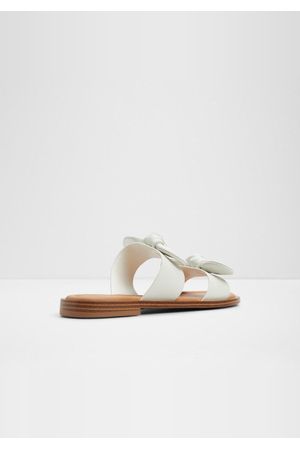 Sandalias planas blancas creekside