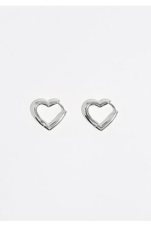 zarcillos con forma de corazón