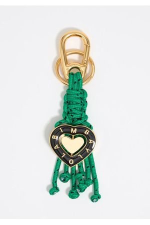 llavero de corazón y tejido