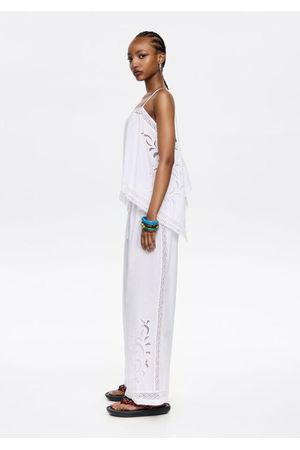 pantalón jogger con bordado