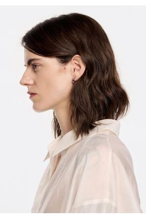 zarcillos de aro con logo