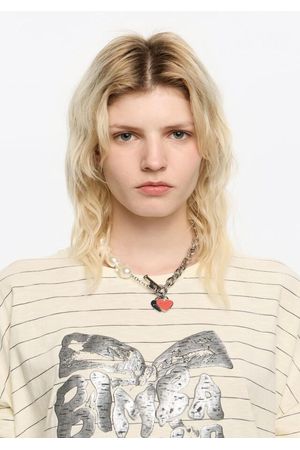 collar en forma de corazón con cadena y perlas