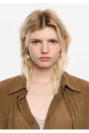 zarcillos con forma de corazón y perla