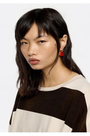 zarcillos con forma de corazón