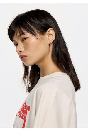 zarcillos de aro con logo y cristales multicolores