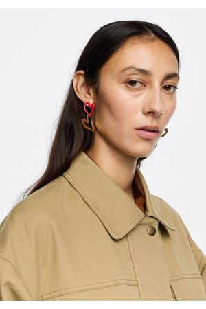 zarcillos dobles de corazón con textura