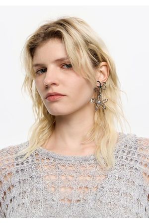 zarcillos con textura en forma de flores