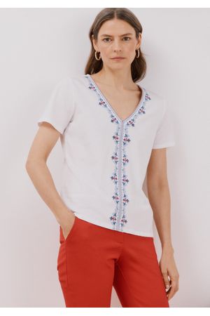 Blusa escote pico bordada