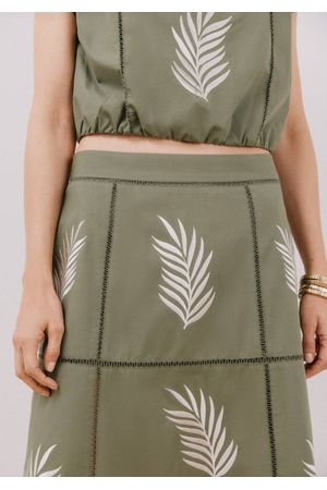 Falda larga con bordado