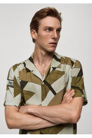 Camisa fluida estampada cuello bowling