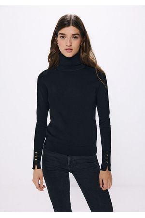Suéter cuello alto botones puño