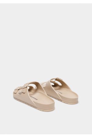 Sandalia goma hebillas