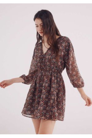 Vestido corto gasa espejos escote