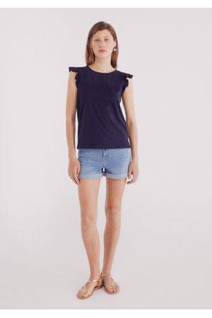 Blusa con bordados volantes