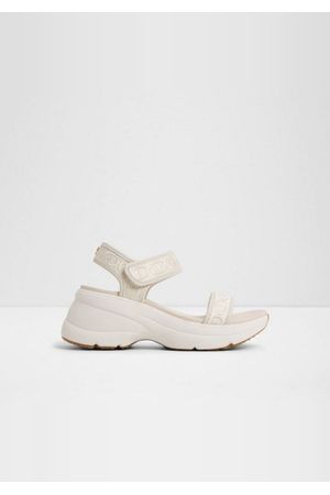 Sandalias gruesas bordadas con manzanilla