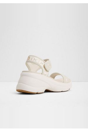 Sandalias gruesas bordadas con manzanilla