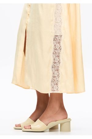 Sandalia tacón piel